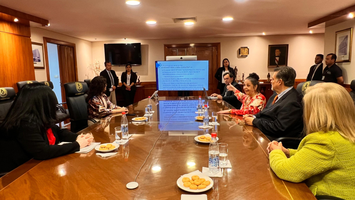 El presidente, doctor César Diesel, y la vicepresidenta, doctora Carolina Llanes, se reunieron con representantes del Centro de Estudios Judiciales